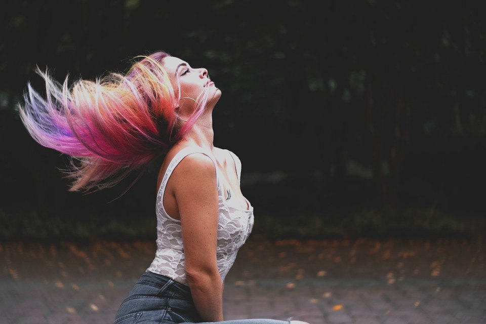 La coloration des cheveux ? OK, mais naturelle !