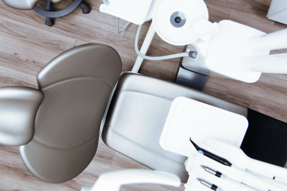 Dental scaling, the care treatment that boosts your smile